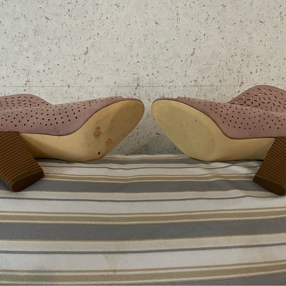 Shoes - Picture 5 of 6